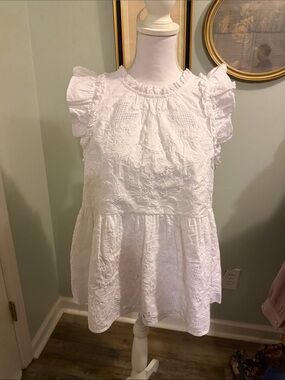 crown & ivy White Floral Eyelet Ruffle Sleeve Top